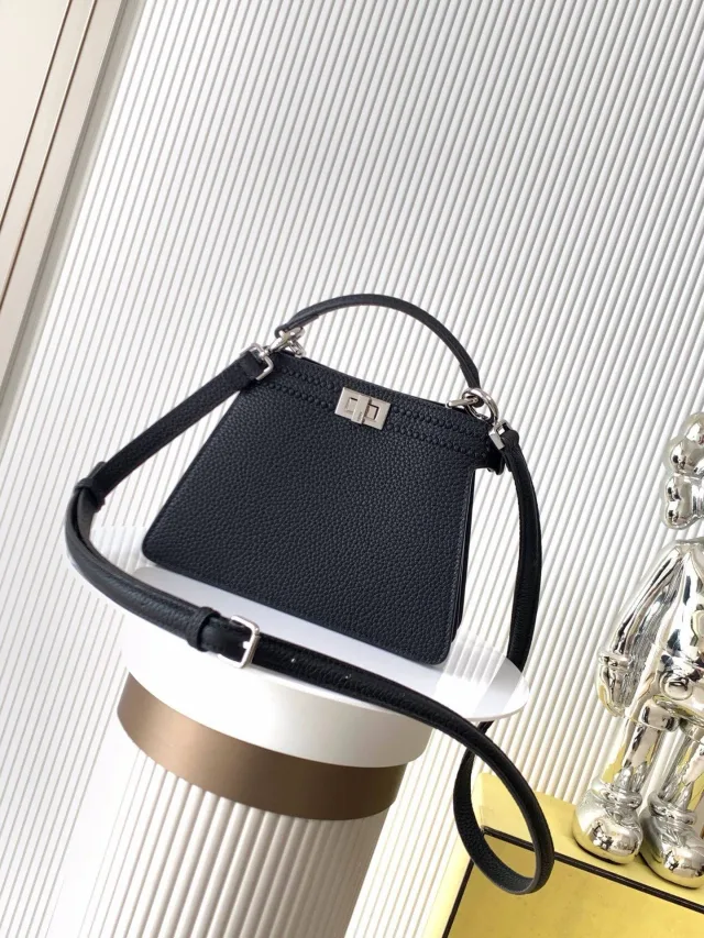 Сумка Fendi Peekaboo