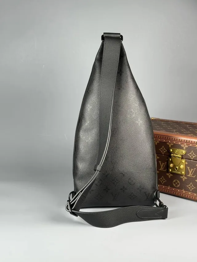 Сумка Слинг Louis Vuitton