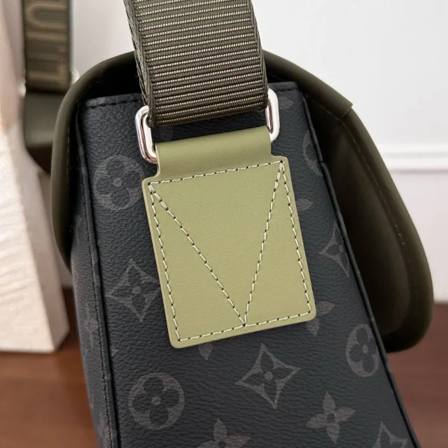 Сумка Louis Vuitton Courrier