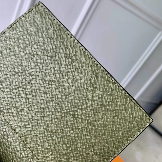 Обложка на паспорт от Louis Vuitton