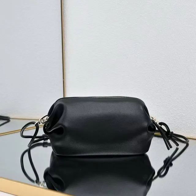 Сумка из кожи Christian Dior