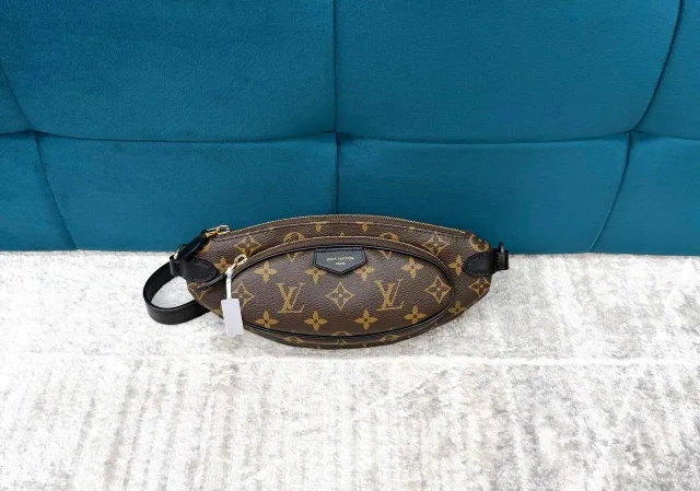 Сумка Keepit Louis Vuitton