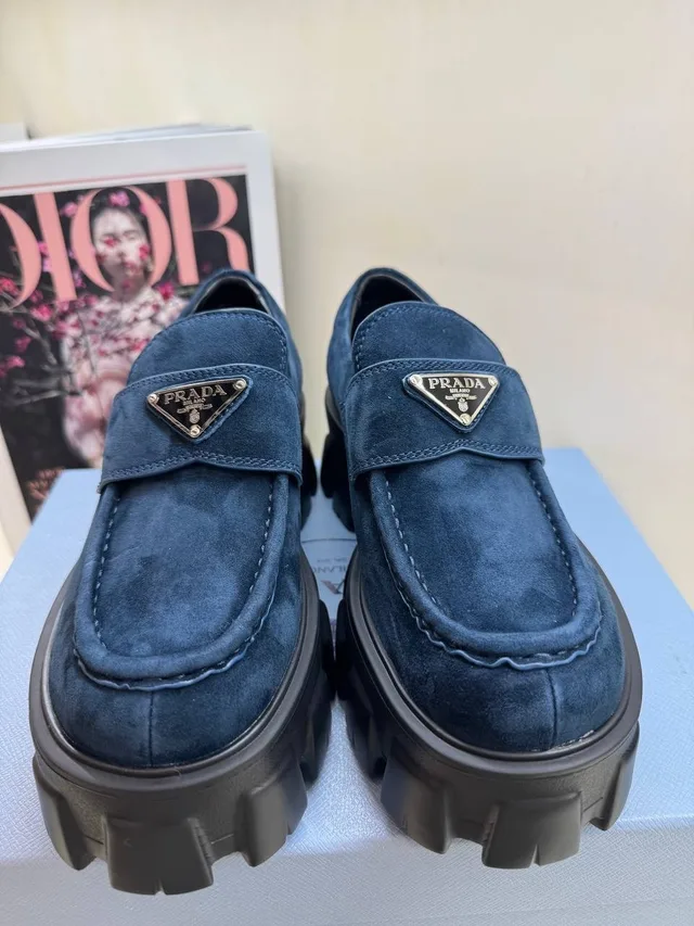 Лоферы Prada