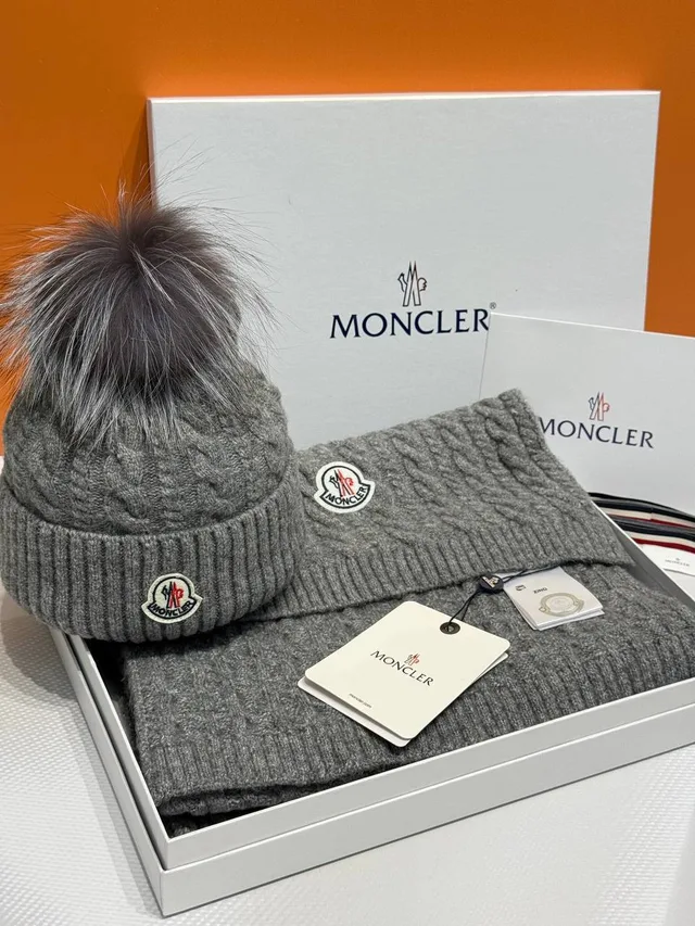 Комплект Шарф и Шапки от MONCLER