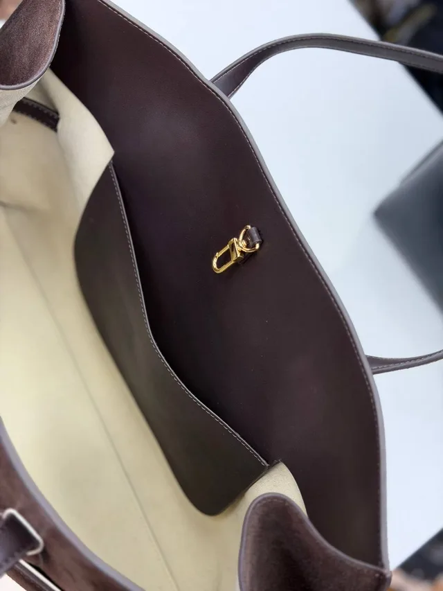 Toteme в замше