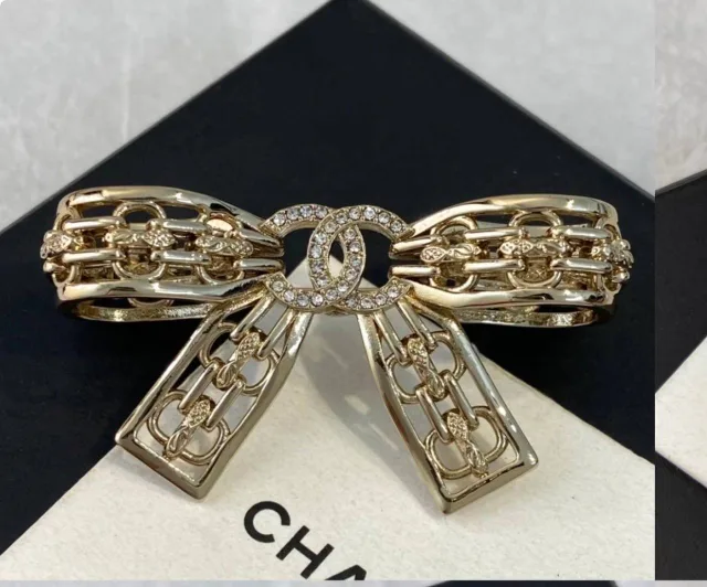 Брошь Chanel