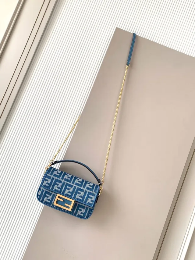 Сумка Fendi Baguette Mini