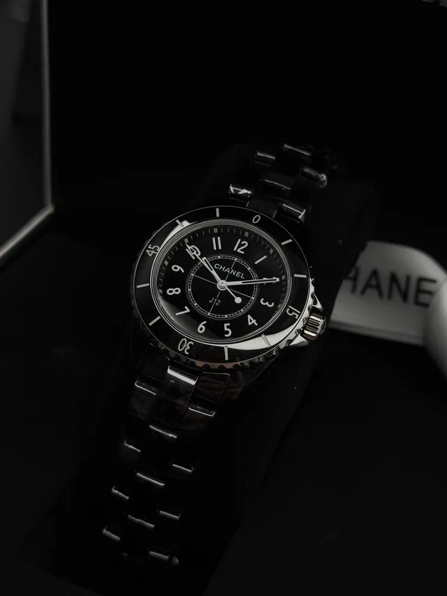 Часы Chanel J12