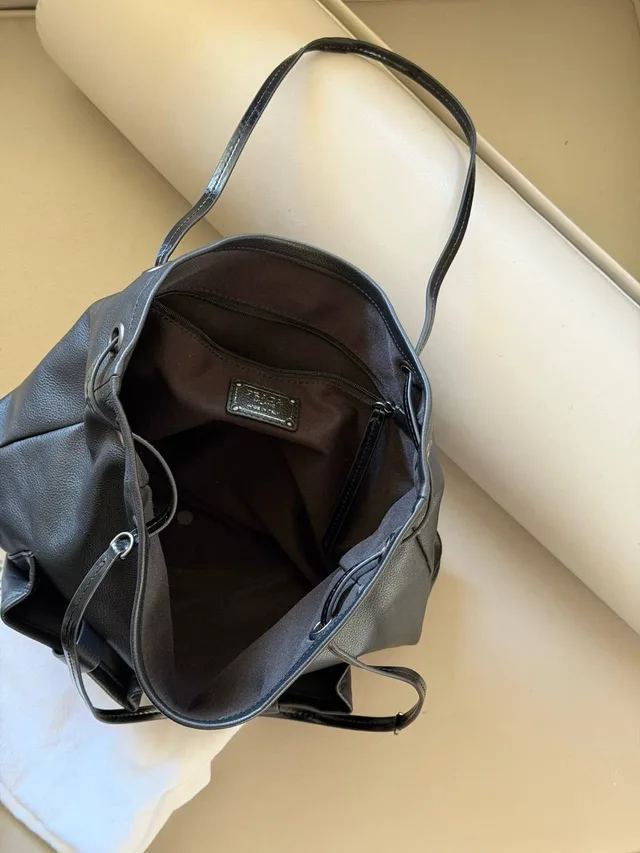 Сумка из кожи Prada