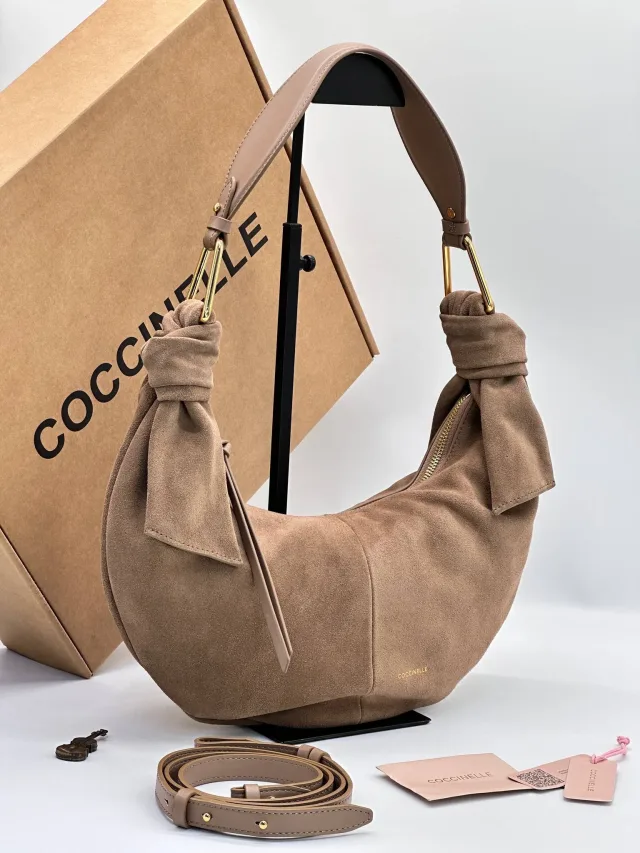 Coccinelle из замши