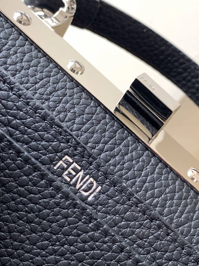 Сумка Fendi Peekaboo