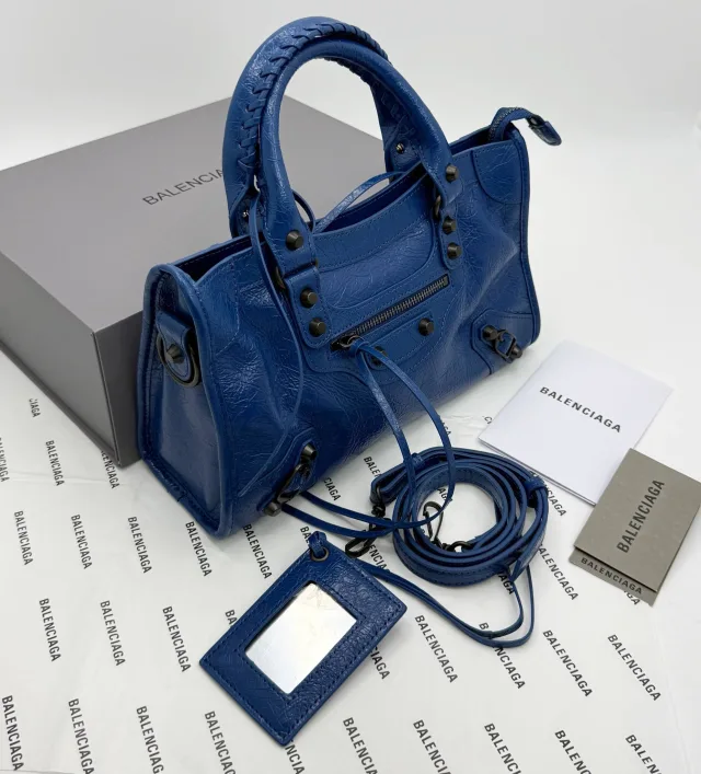 BALENCIAGA L