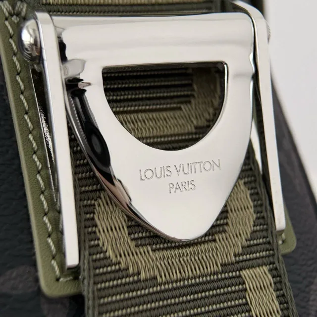 Сумка Louis Vuitton Courrier