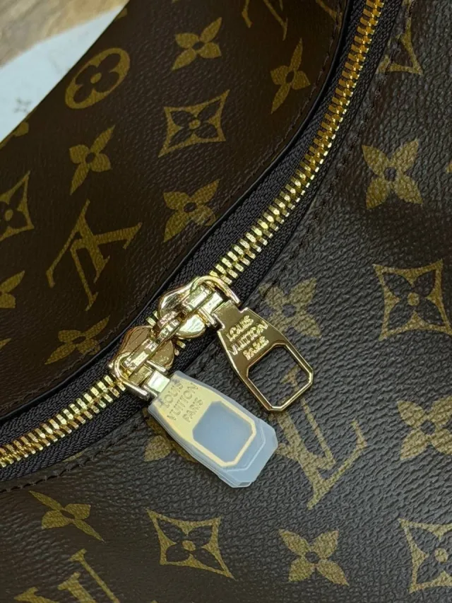 Louis Vuitton Slouchy MM