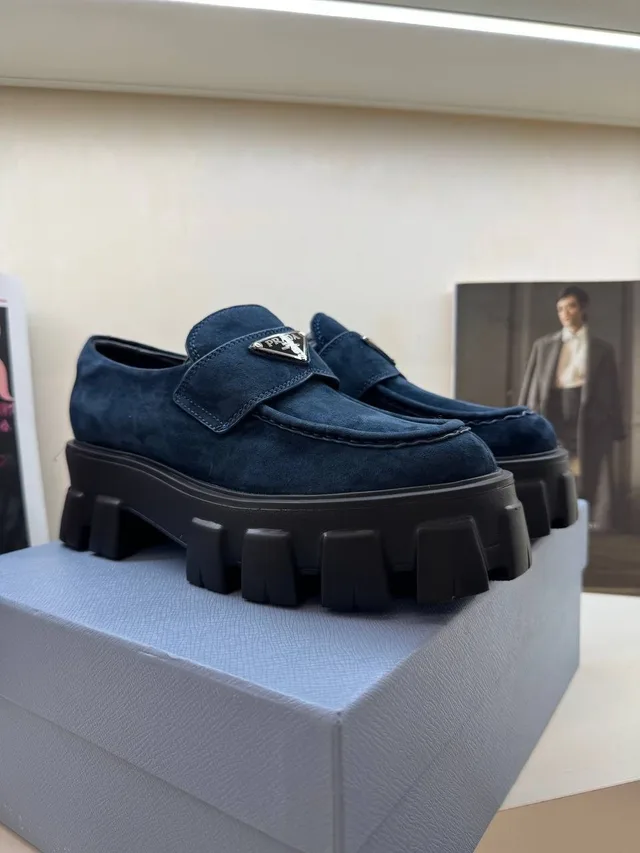 Лоферы Prada