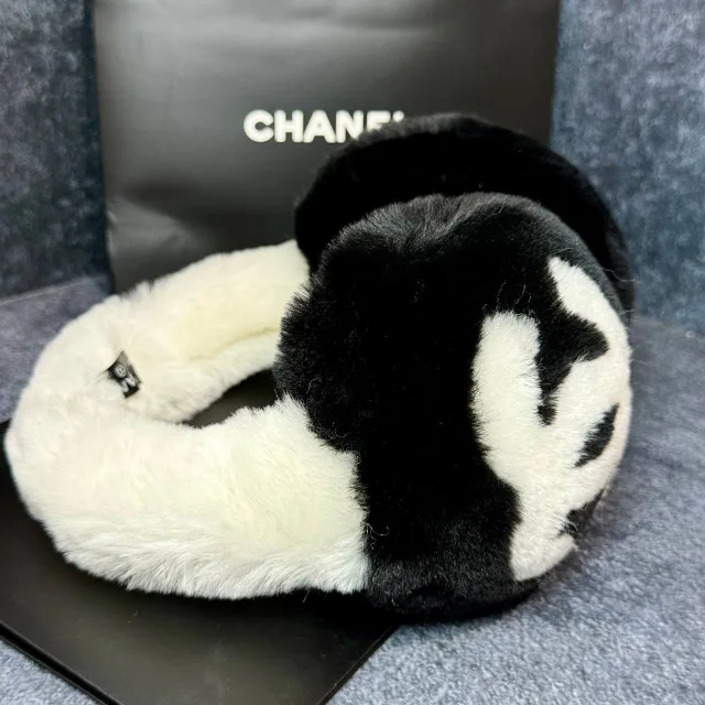 Наушники шерстяные Chanel