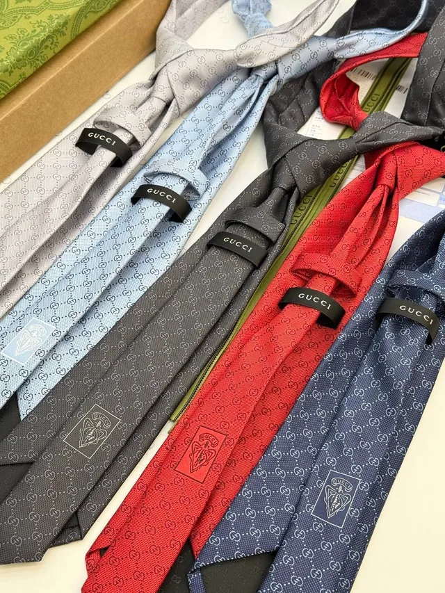 Галстук Gucci
