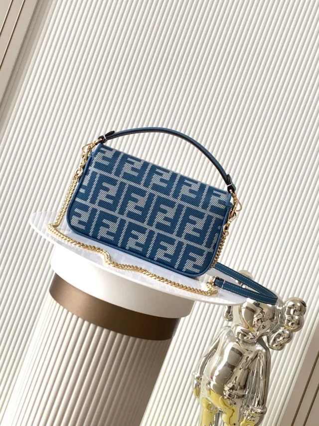 Сумка Fendi Baguette Mini