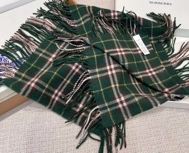 Роскошный палантин от Burberry