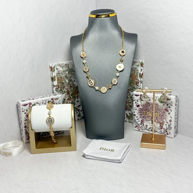 Серёжки Christian Dior