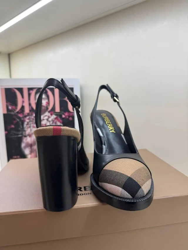 Босоножки Burberry