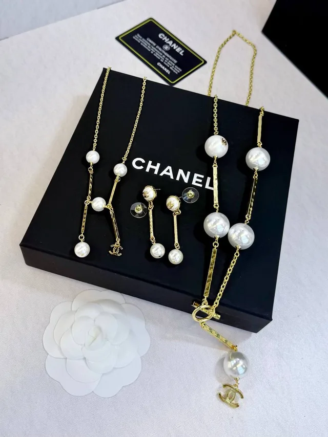 Колье chanel