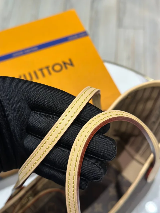 Сумка Louis Vuitton Neverfull PM