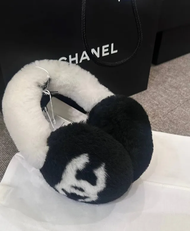 Наушники шерстяные Chanel