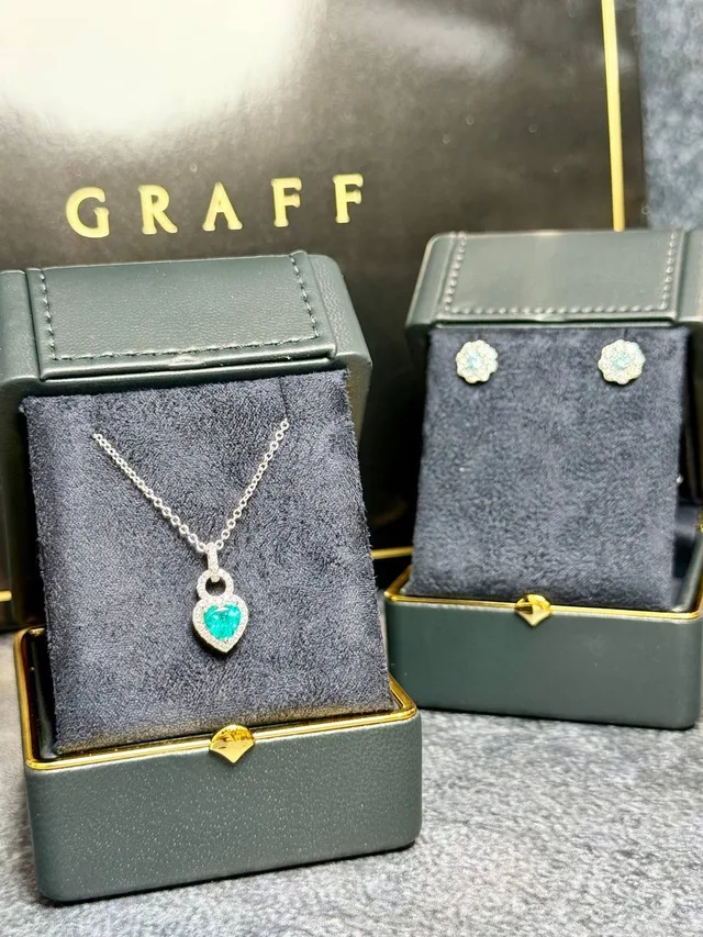 Серьги от бренда GRAFF