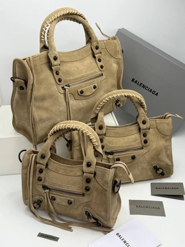 Balenciaga в трех размера замшевая