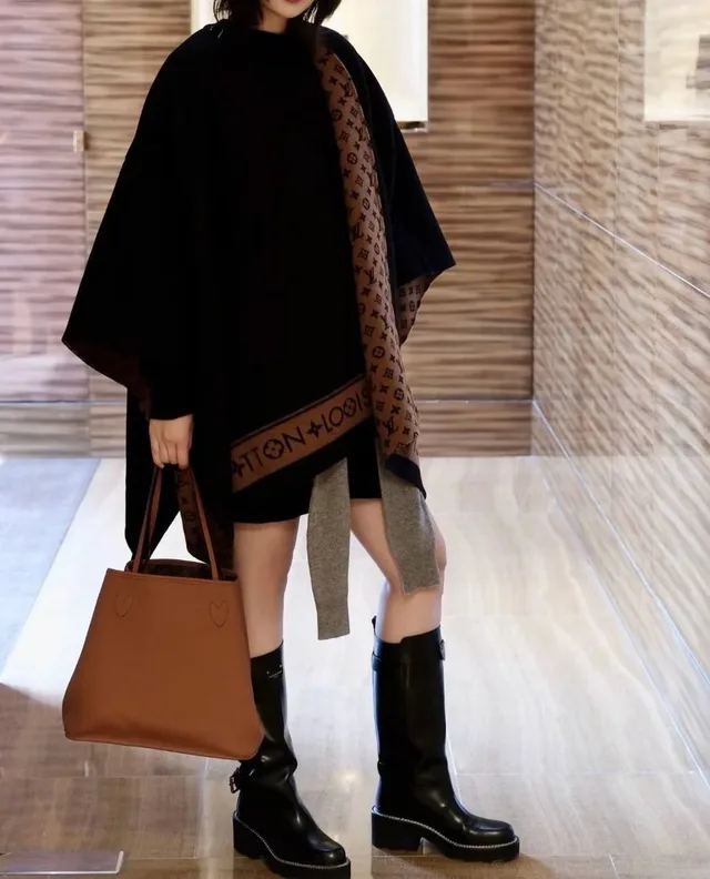 Пончо Louis Vuitton