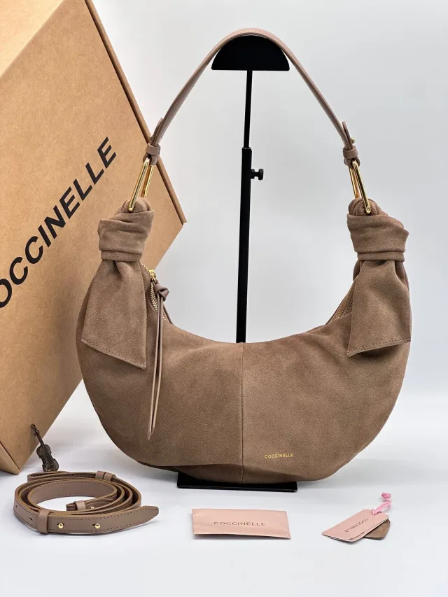 Coccinelle из замши