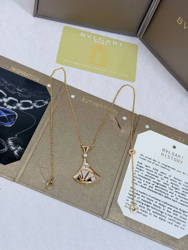 Подвеска Bvlgari
