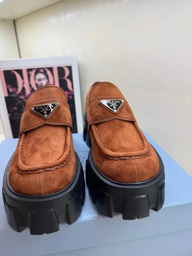 Лоферы Prada