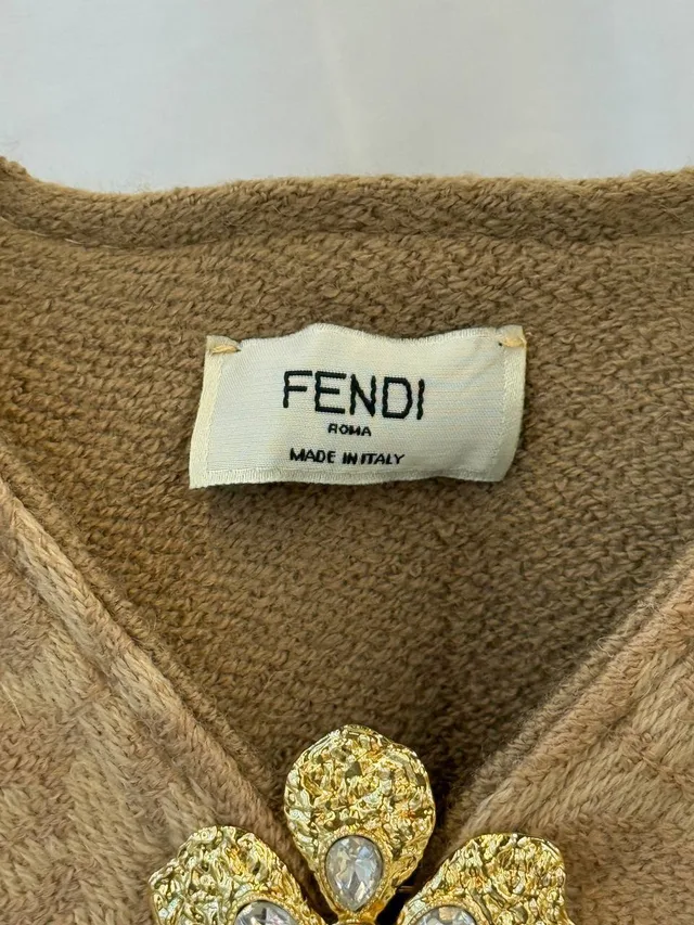 Пончо от FENDI