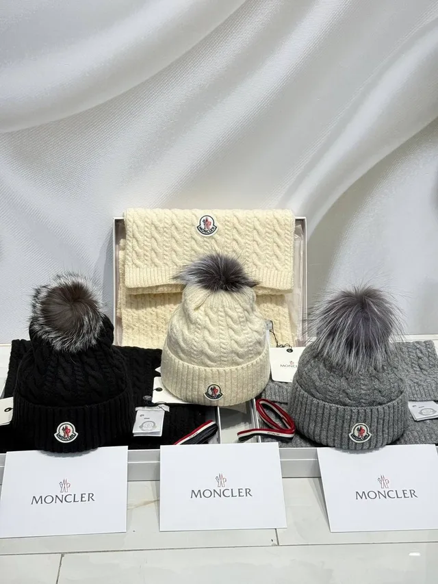 Комплект Шарф и Шапки от MONCLER