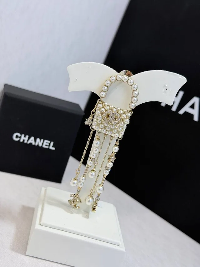 Брошь Chanel