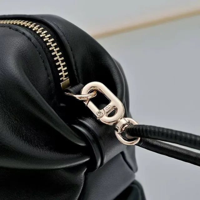 Сумка из кожи Christian Dior