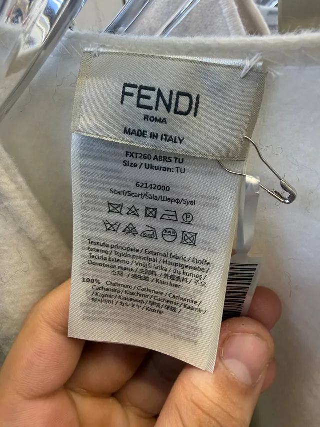 Пончо от FENDI