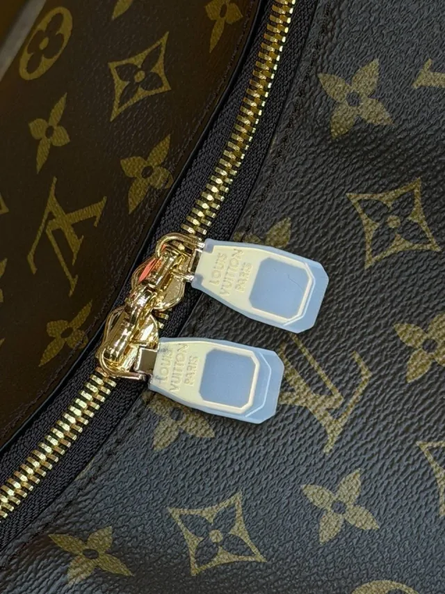 Louis Vuitton Slouchy MM