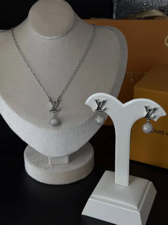 Серьги Louis Vuitton