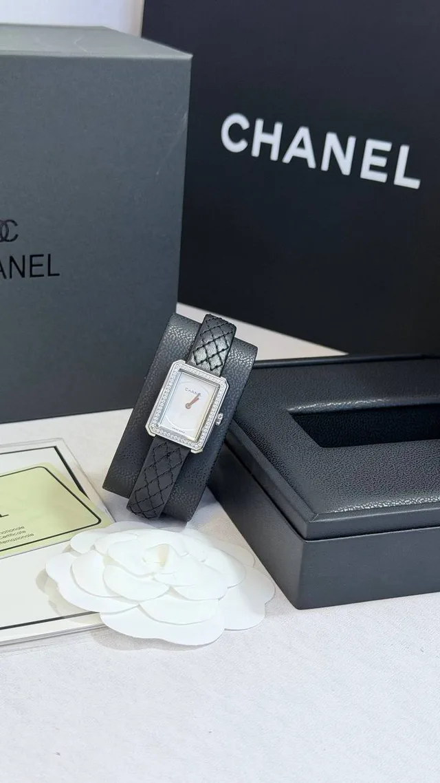 Часы CHANEL