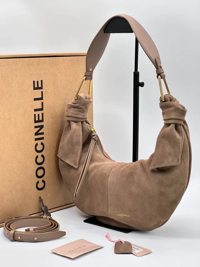 Coccinelle из замши