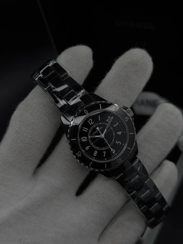 Часы Chanel J12