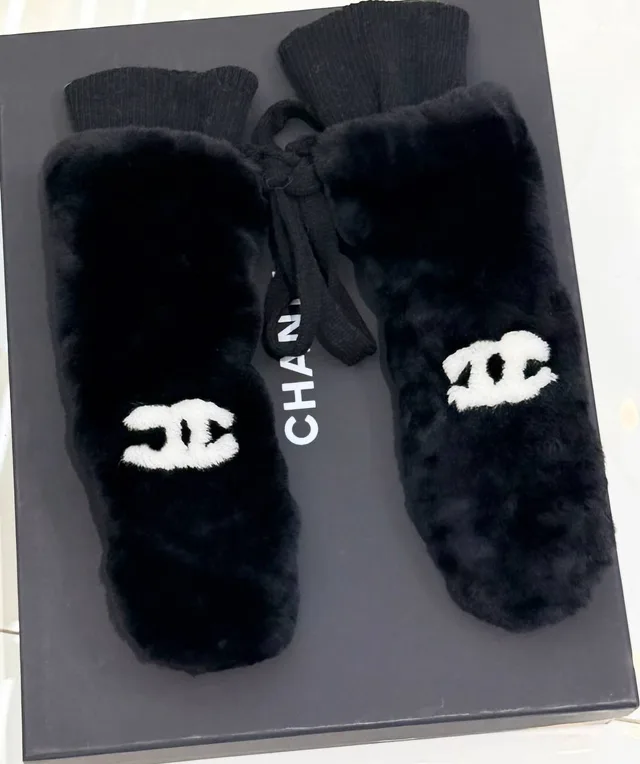 Зимняя шапка-ушанка Chanel
