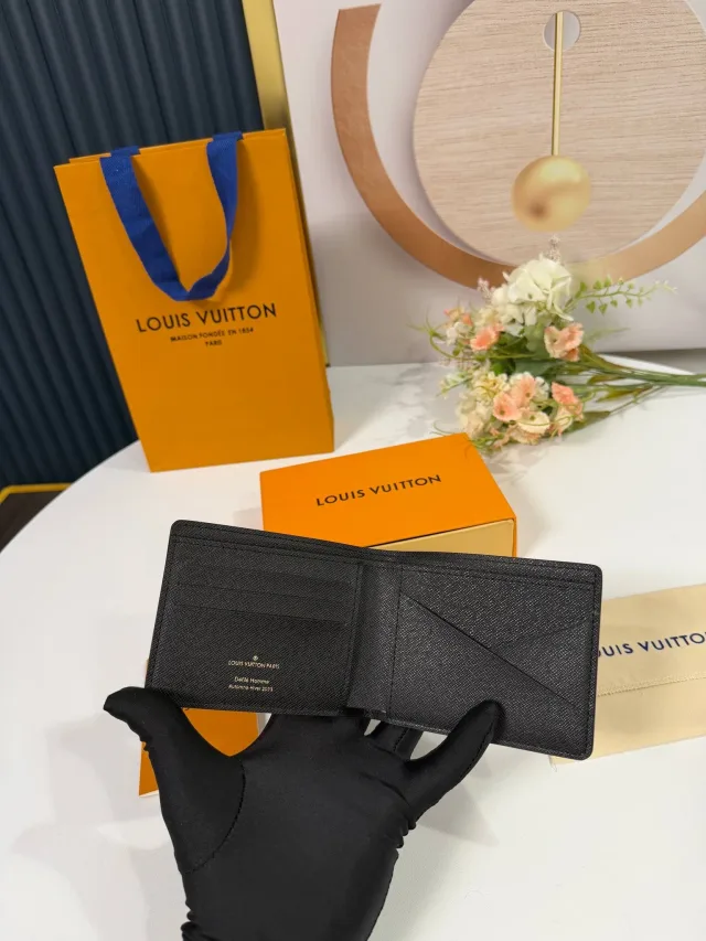 Кошелек Louis Vuitton Multiple Wallet