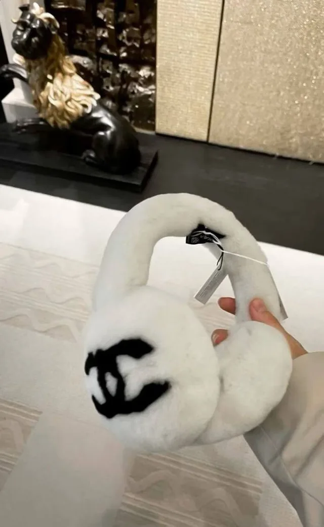 Наушники шерстяные Chanel