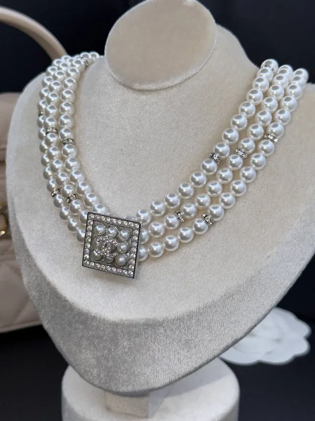 Чокер от Chanel