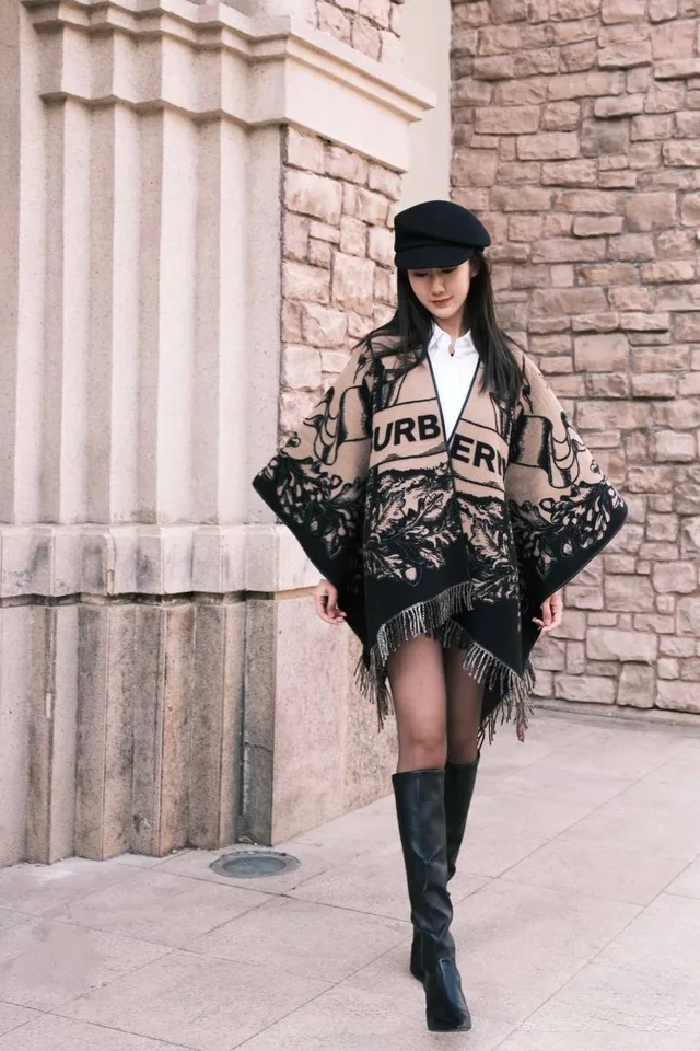 Пончо Burberry