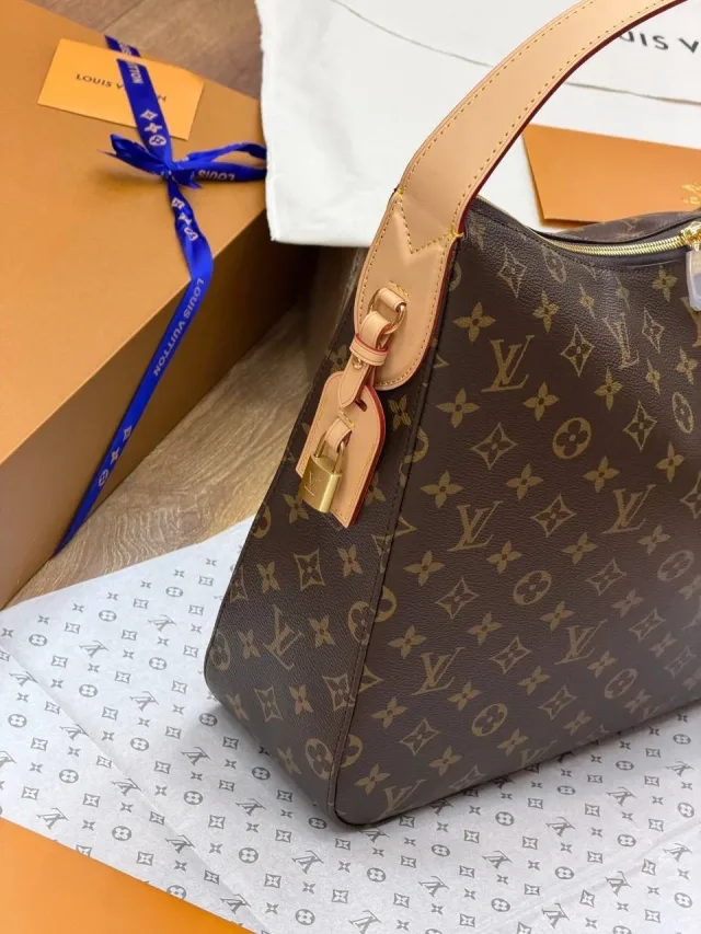 Louis Vuitton Slouchy MM